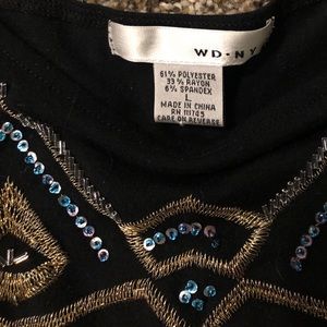 💥 3/$10!!! WD.NY Blouse W/ Blue & Gold Design
